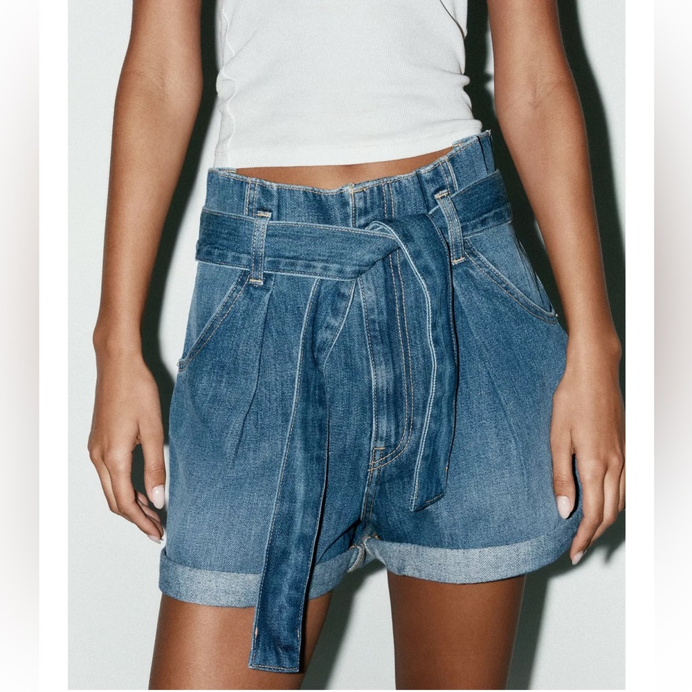 Zara High-Waisted Women Denim Pleated Shorts Size 8